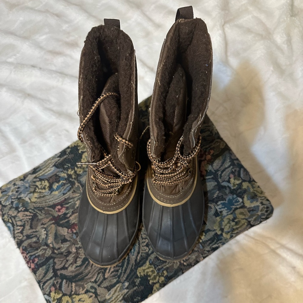 Khombu Brown and Black Duck Boots women size 6